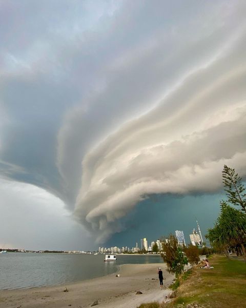 shelf cloud tornado