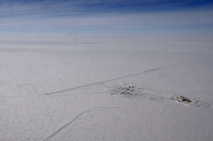 Image: Image: Concordia Station at Dome C. Source: Michael Studinger, Wikimedia Commons