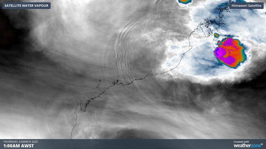 Image: Like creases in the fabric of the atmosphere, the gravity waves were caused by severe thunderstorms.. Source: Weatherzone